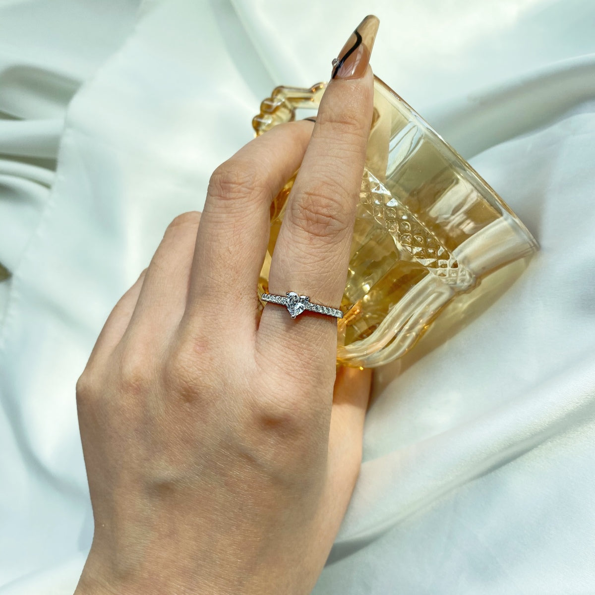 [AuraEcho]0.5 Carat CaratEternity Charming Heart Shape Lover Ring