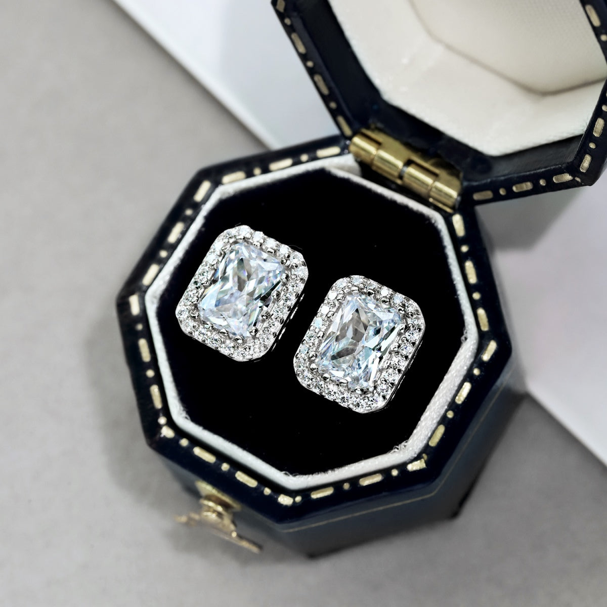 [AuraEcho]1.0 Carat Luxurious Dainty Emerald Cut Daily Earrings
