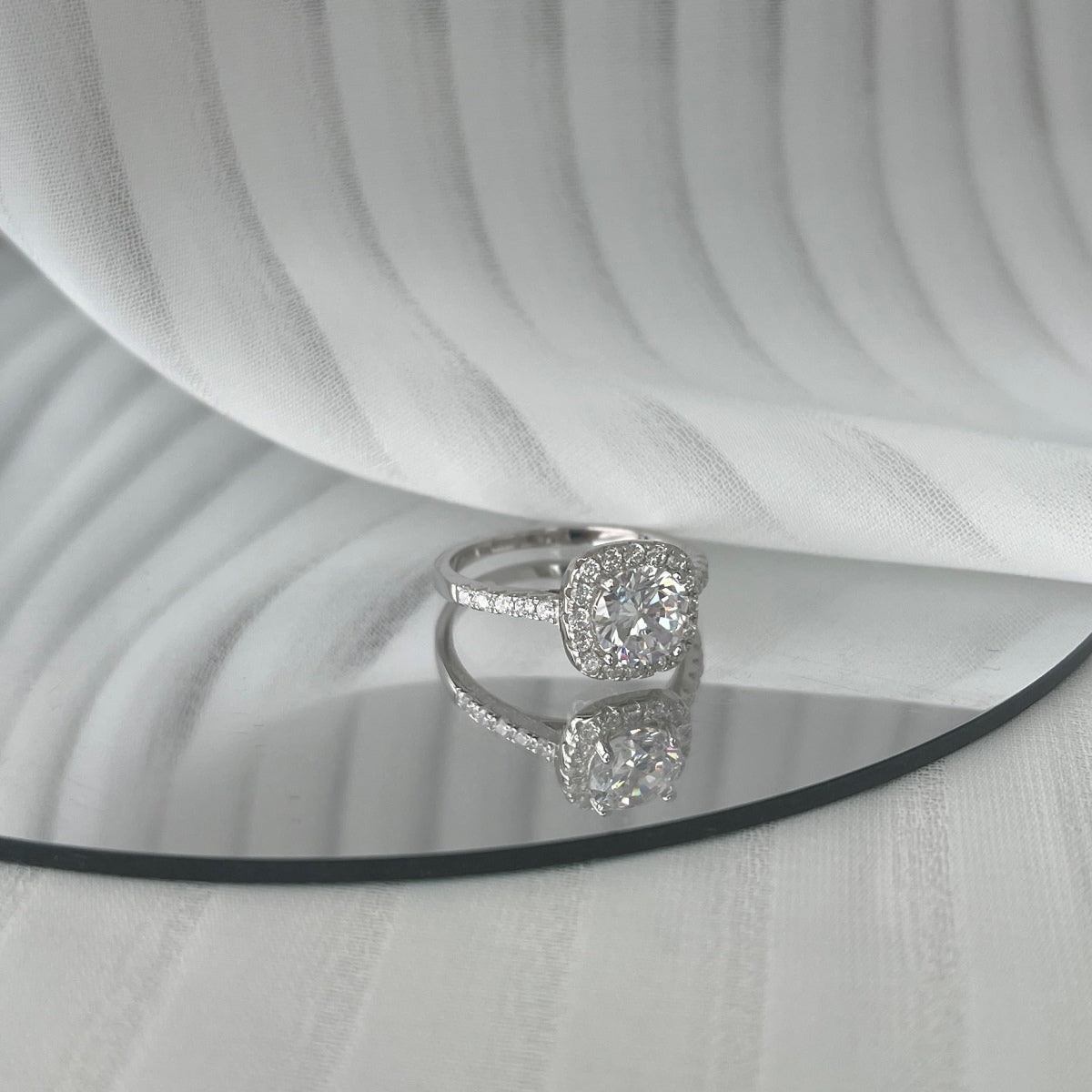 [AuraEcho]Dazzling Resplendent Round Cut Wedding Ring