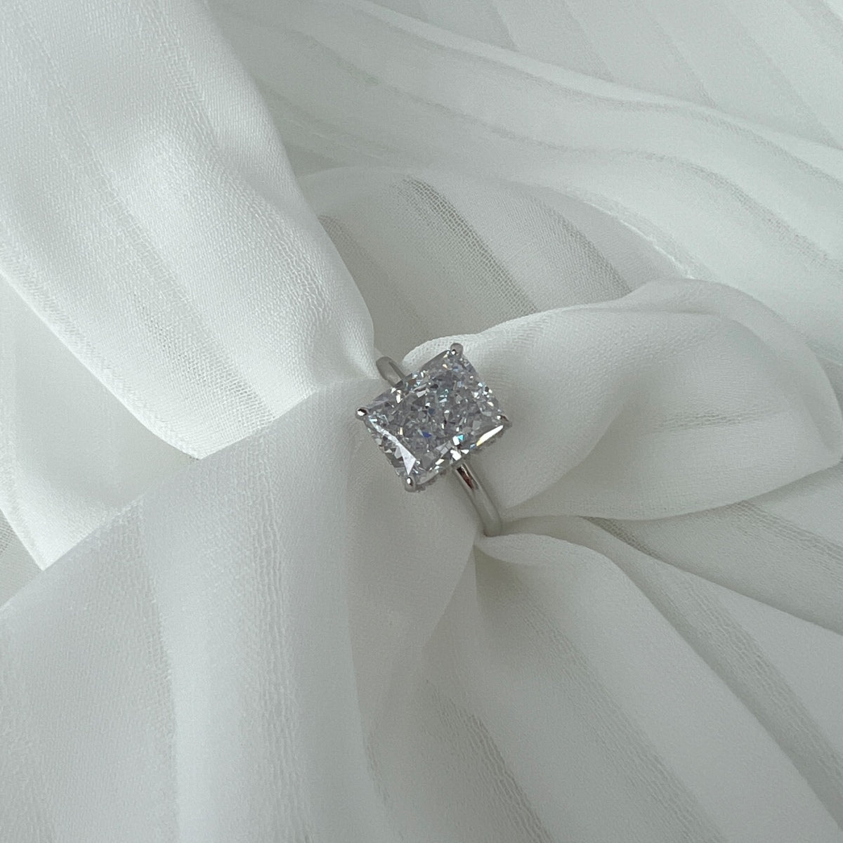 [AuraEcho]4.0 Carat Ornate Enchanting Radiand Cut Banquet Ring
