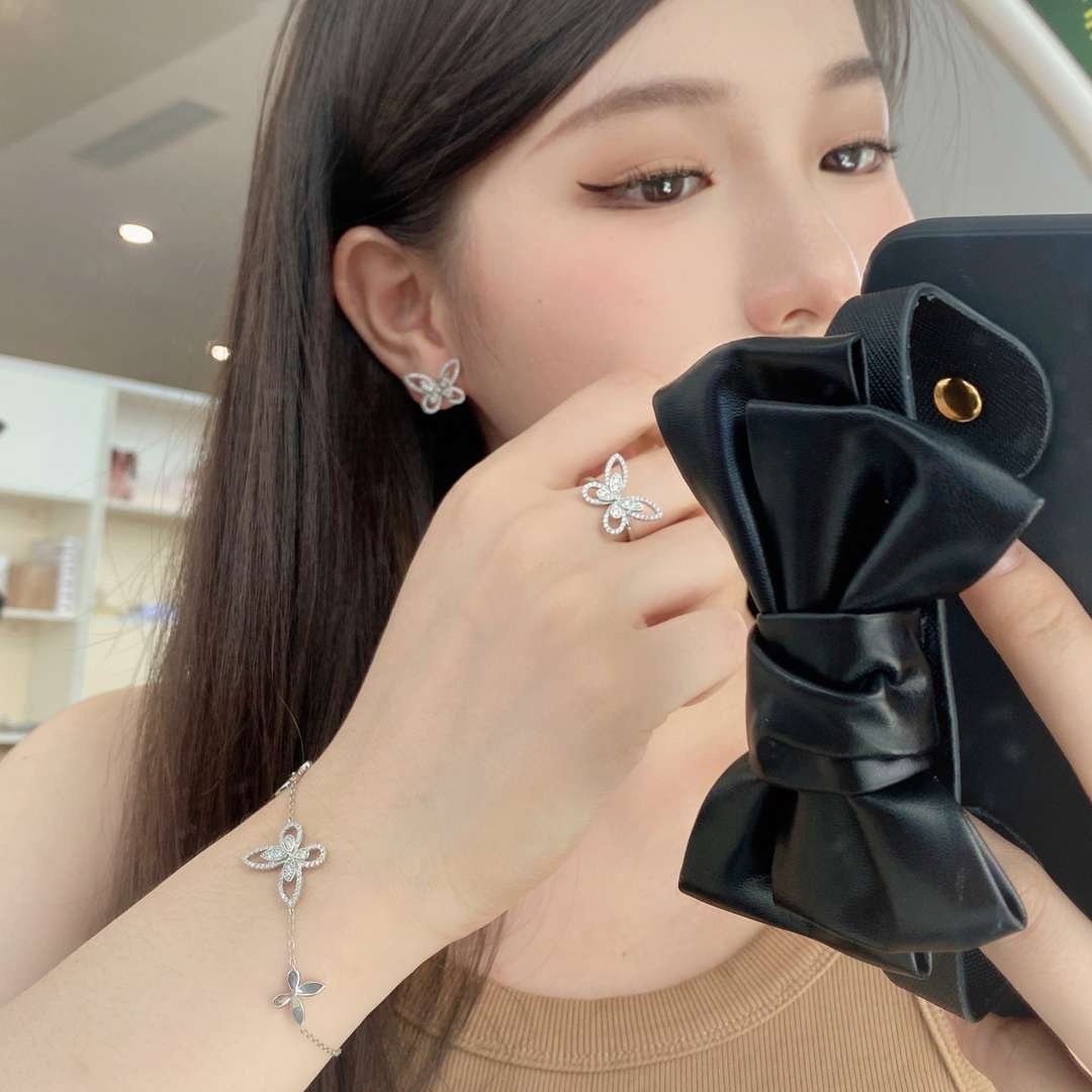 [AuraEcho]Delicate Butterfly Pendant Bracelet