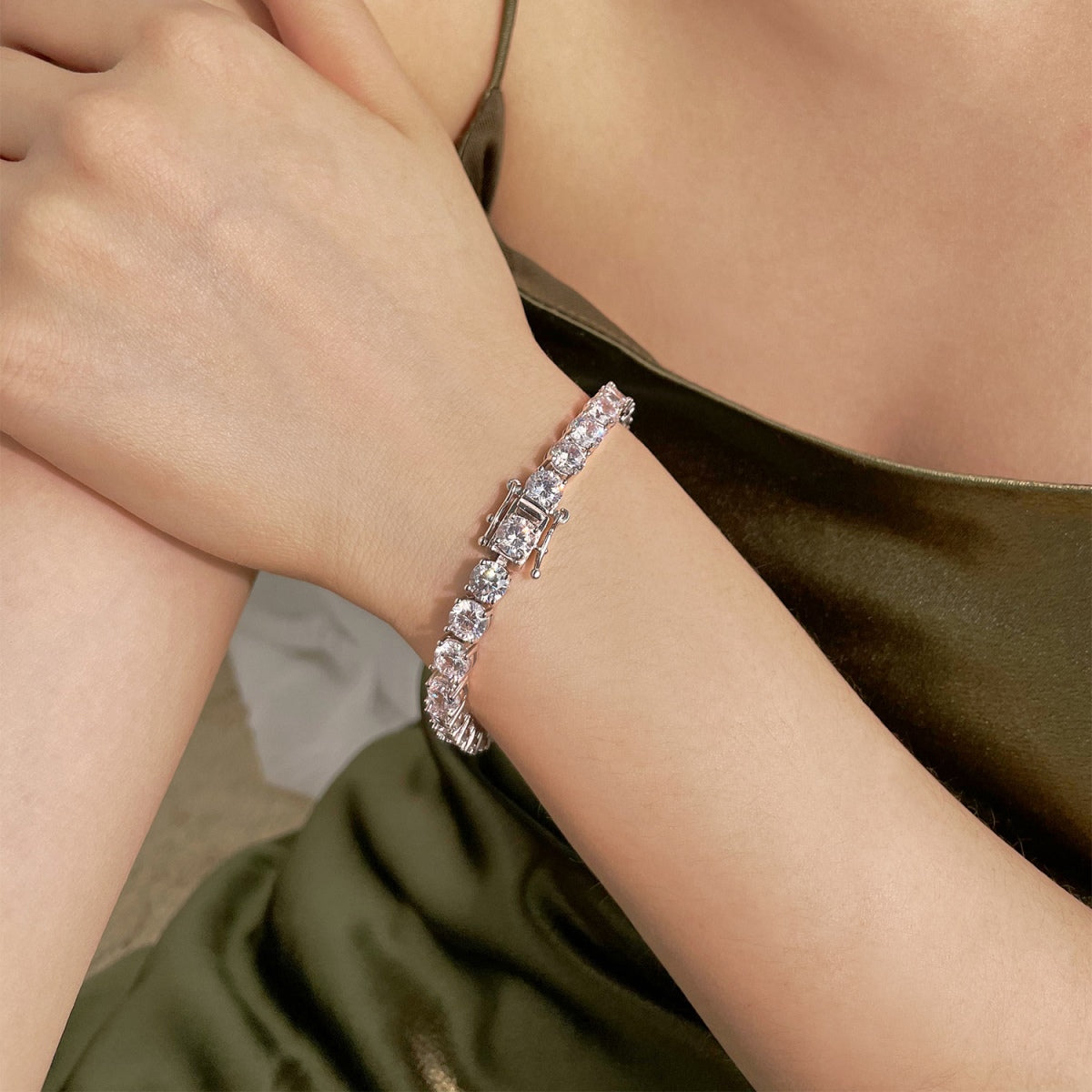 [AuraEcho]0.75 Carat Dazzling Round Cut Wedding Bracelet