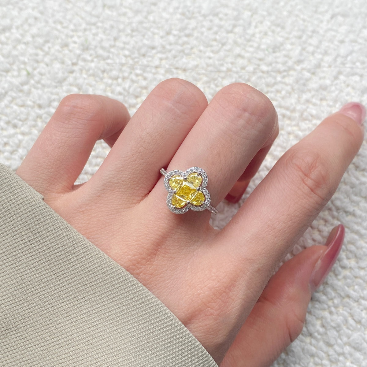 [AuraEcho]Luxurious Eternity Flower Shape Banquet Ring