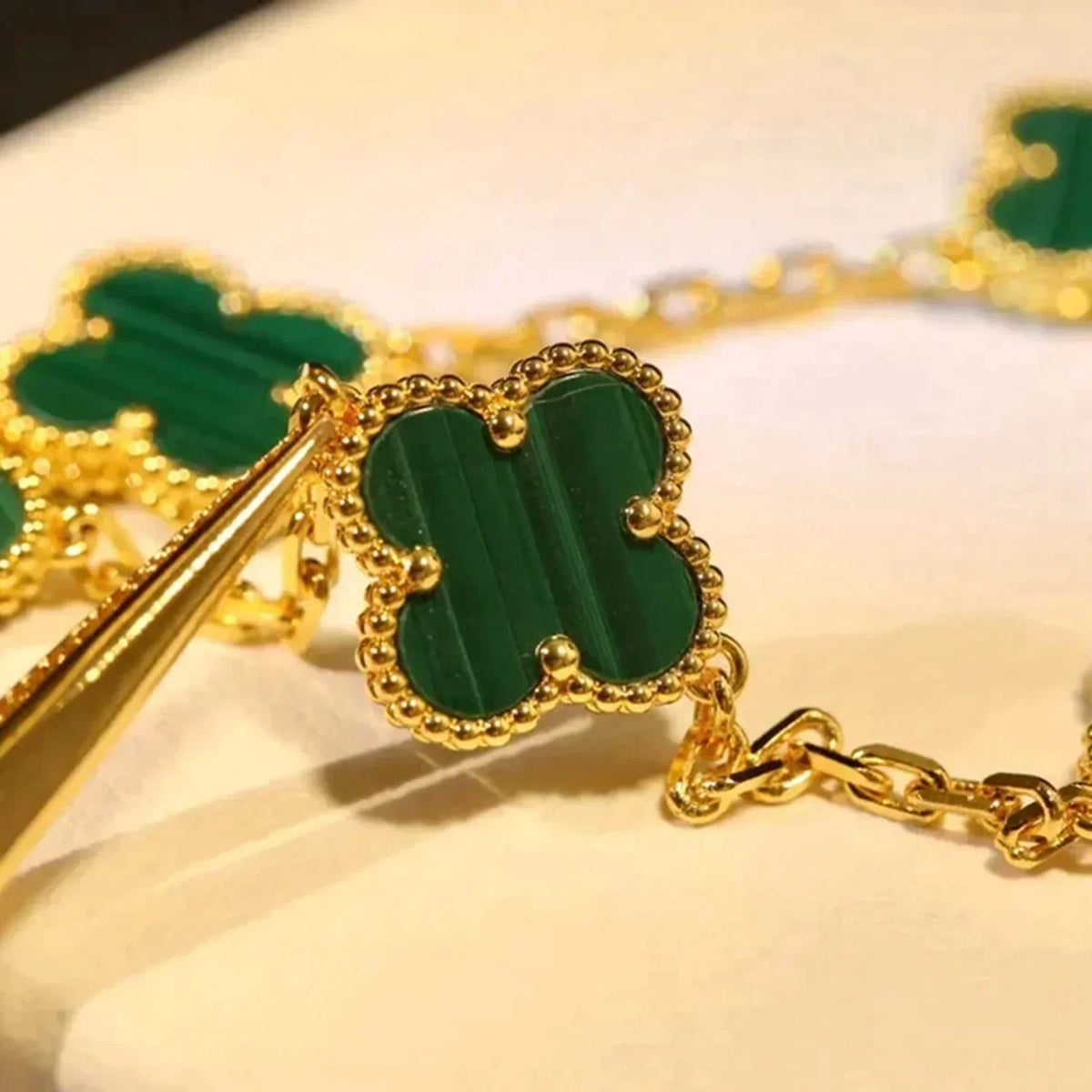 [AuraEcho] CLOVER 5 MOTIF MALACHITE BRACELET COLLECTION