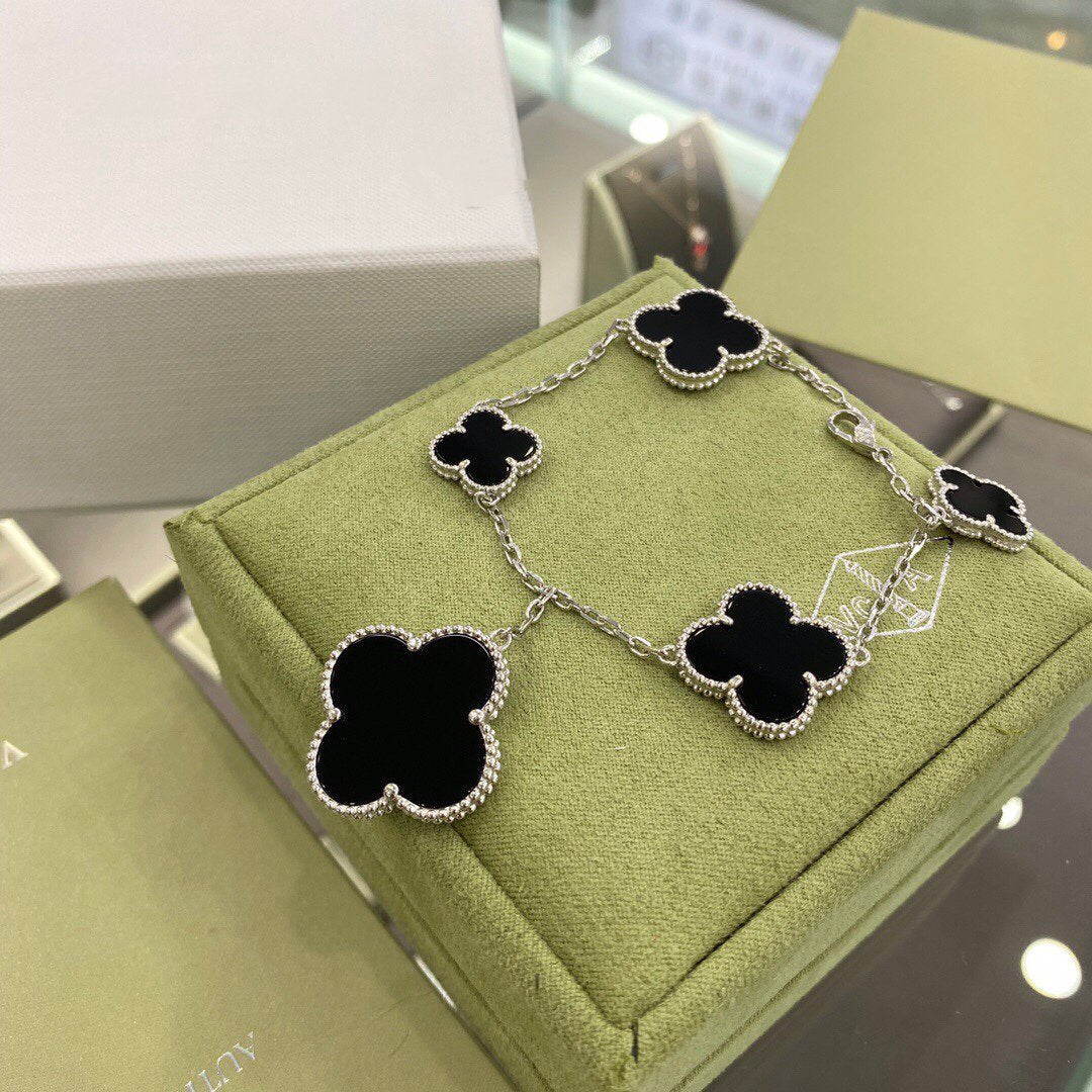 [AuraEcho]CLOVER 5 MOTIFS SIVLER ONYX BRACELET