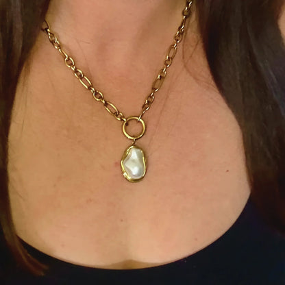 [AuraEcho]Shelby Mother Of Pearl Pendant
