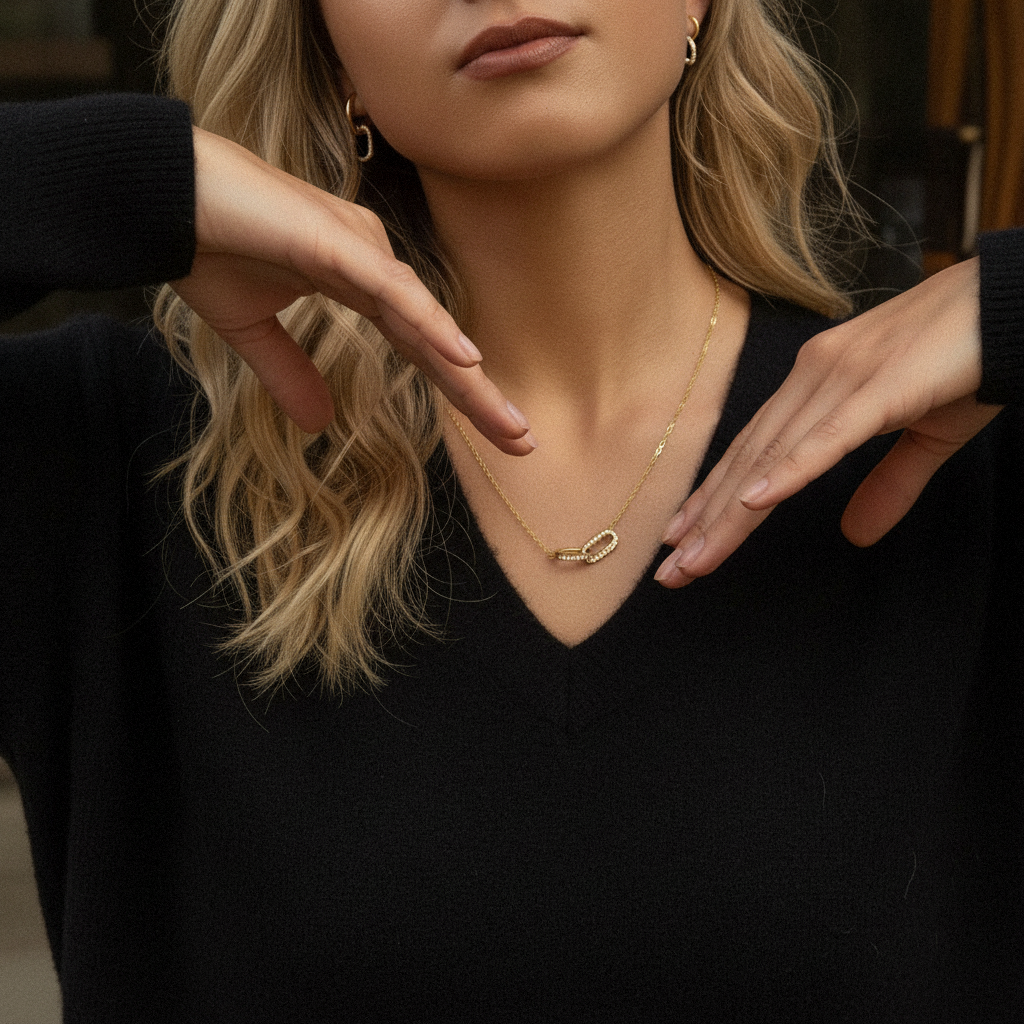 [AuraEcho]Zoelle Interlocking Diamond Pendant