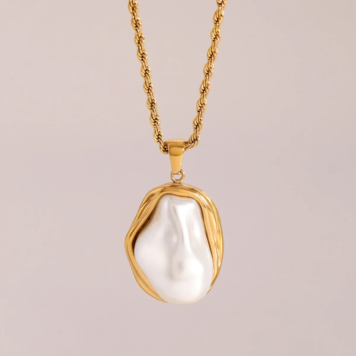 [AuraEcho]Carly Mother Of Pearl Pendant
