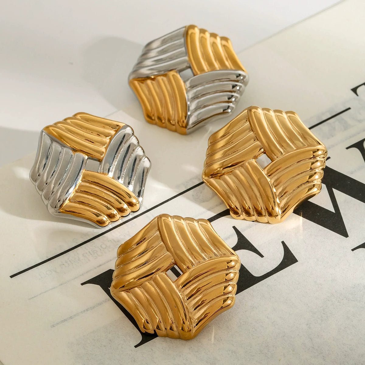[AuraEcho]Vanessa Criss Cut Gold Earrings