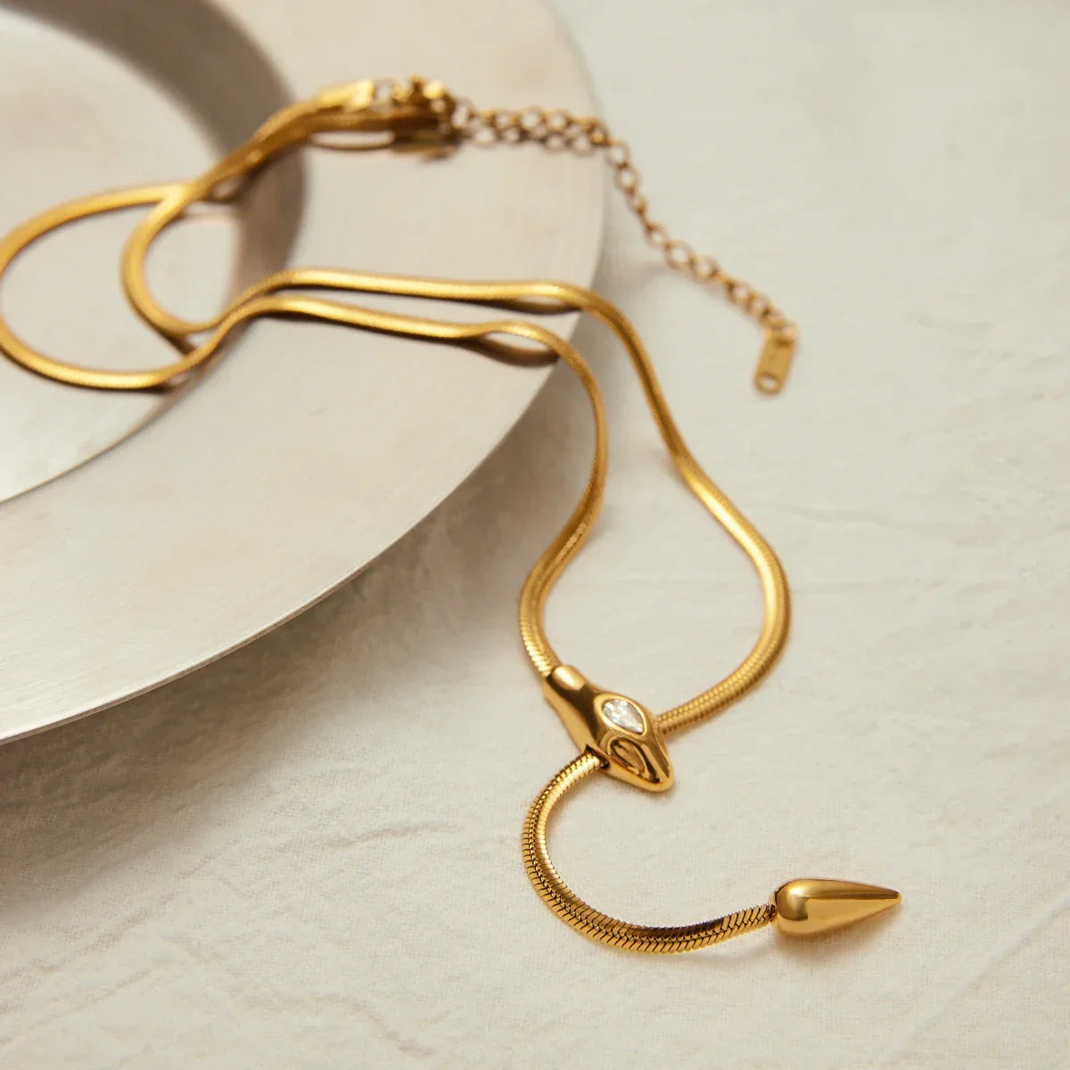 [AuraEcho]Zarelle Gold Serpentine Pendant