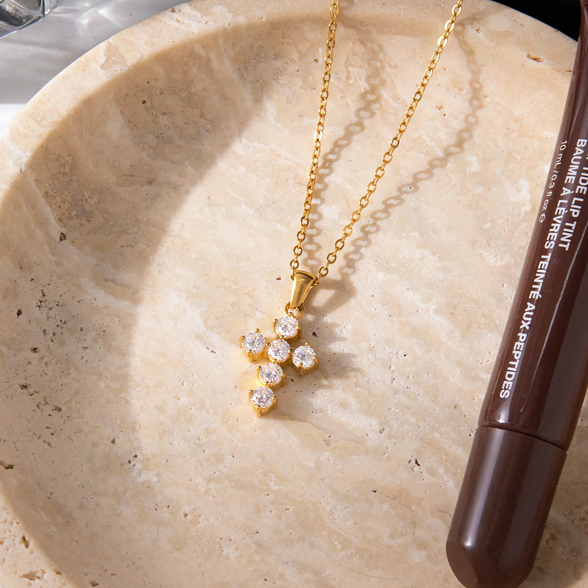 [AuraEcho]Wynter Diamond Cross Necklace