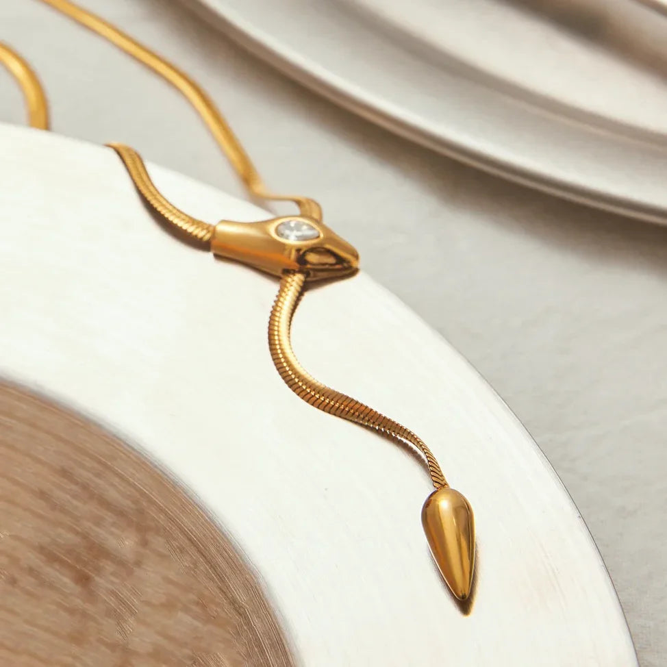 [AuraEcho]Zarelle Gold Serpentine Pendant