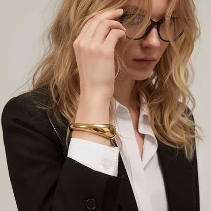 [AuraEcho]Jessa Sculpted Gold Bangle