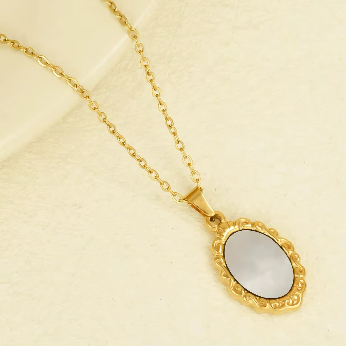 [AuraEcho]Roselle Vintage Mother Of Pearl Pendant