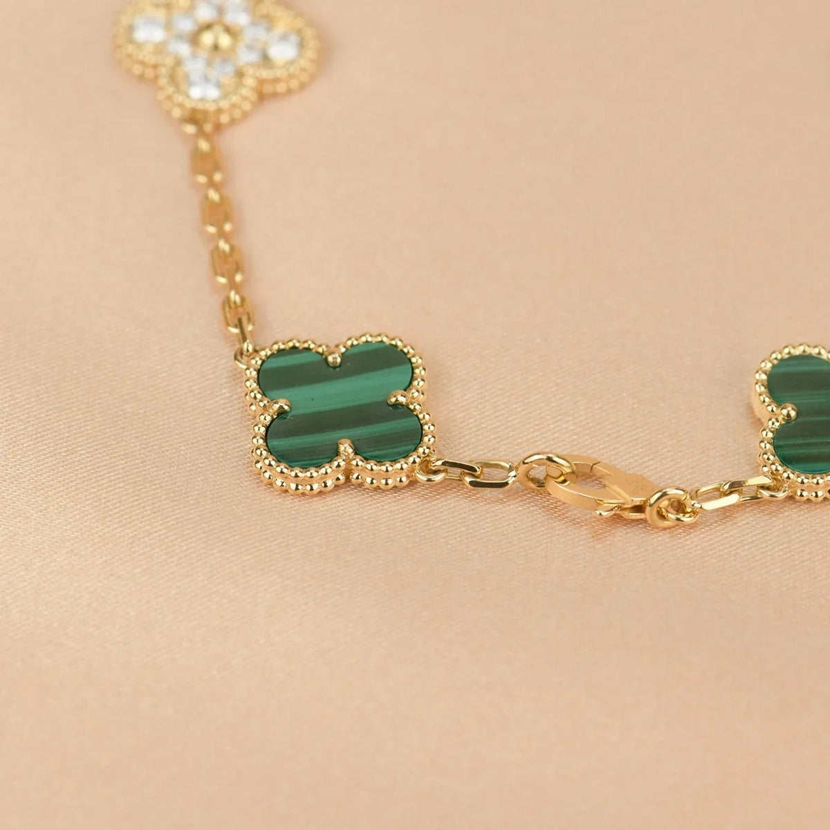 [AuraEcho] CLOVER 5 MOTIF MALACHITE BRACELET COLLECTION