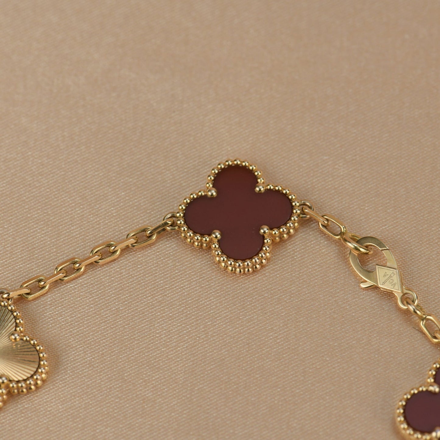 [AuraEcho]CLOVER  5 MOTIFS CARNELIAN GOLD BRACELET