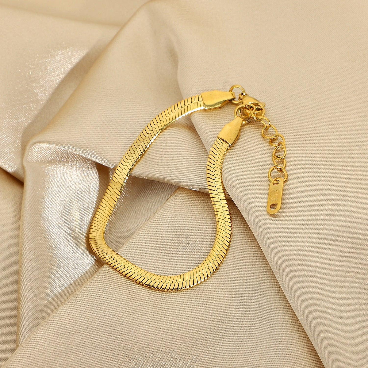 [AuraEcho]Ellaine Gold Herringbone Bracelet