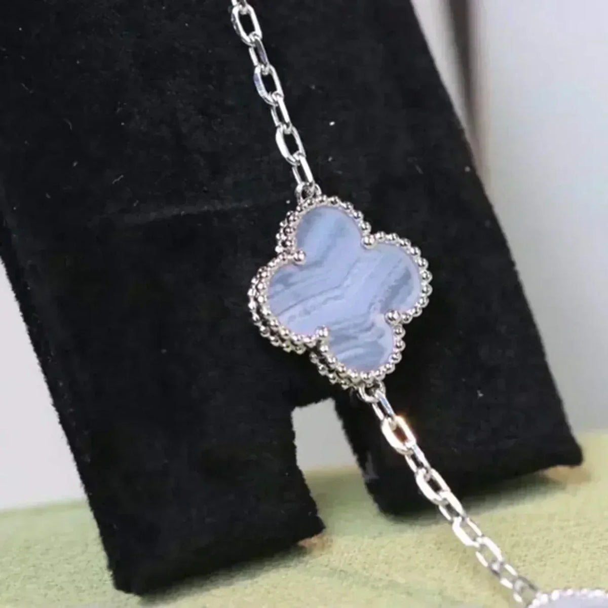 [AuraEcho] CLOVER 5 MOTIF PURPLE CHALCEDONY BRACELET COLLECTION