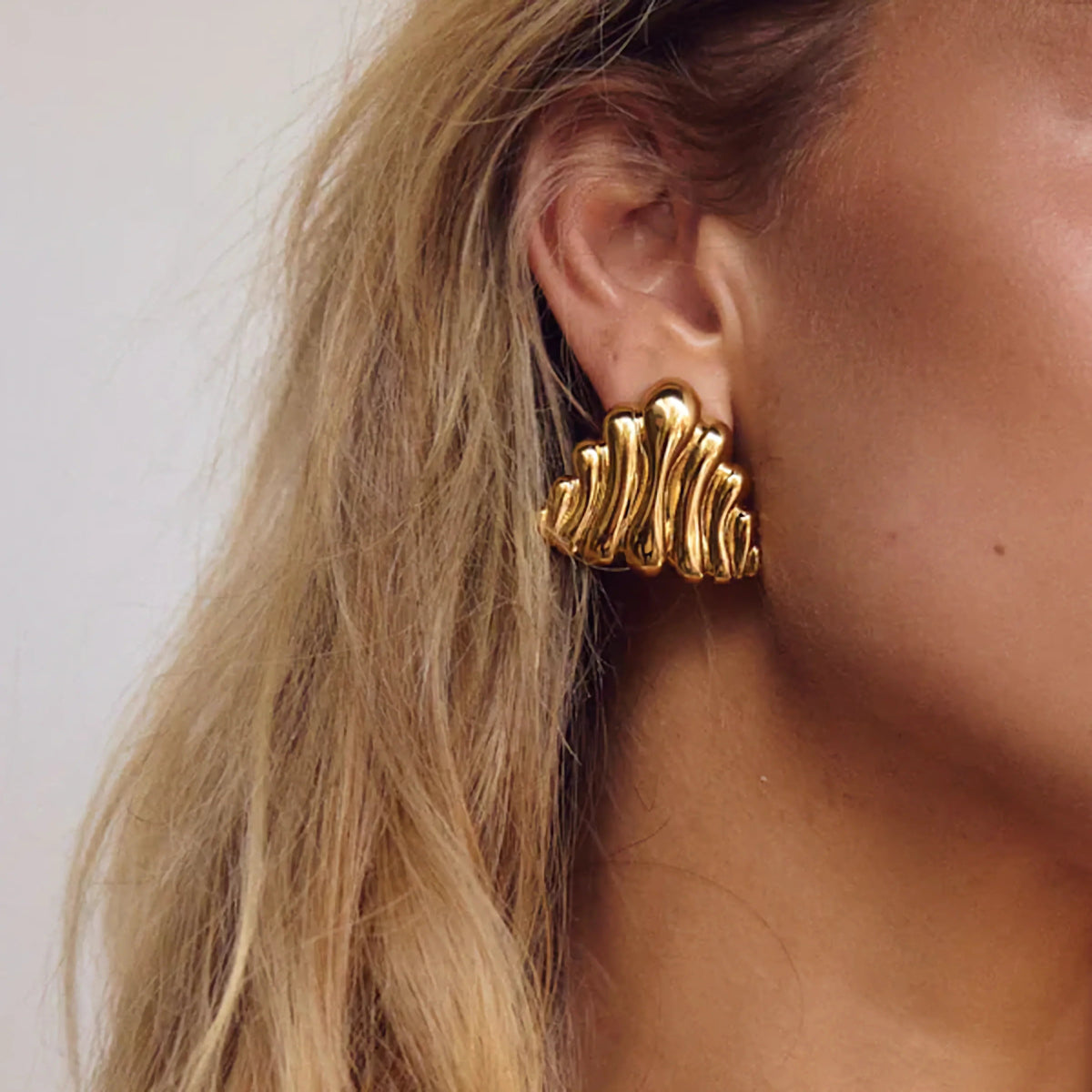 [AuraEcho]Nora Ripple Gold Earrings