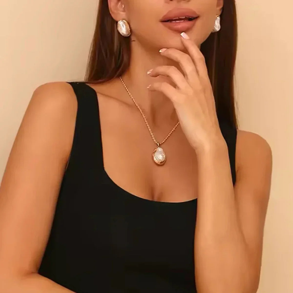 [AuraEcho]Carly Mother Of Pearl Pendant