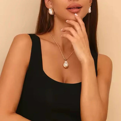 [AuraEcho]Carly Mother Of Pearl Pendant