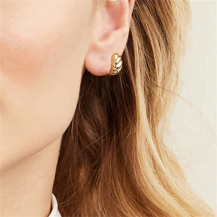 [AuraEcho]Croissant Huggie Earrings