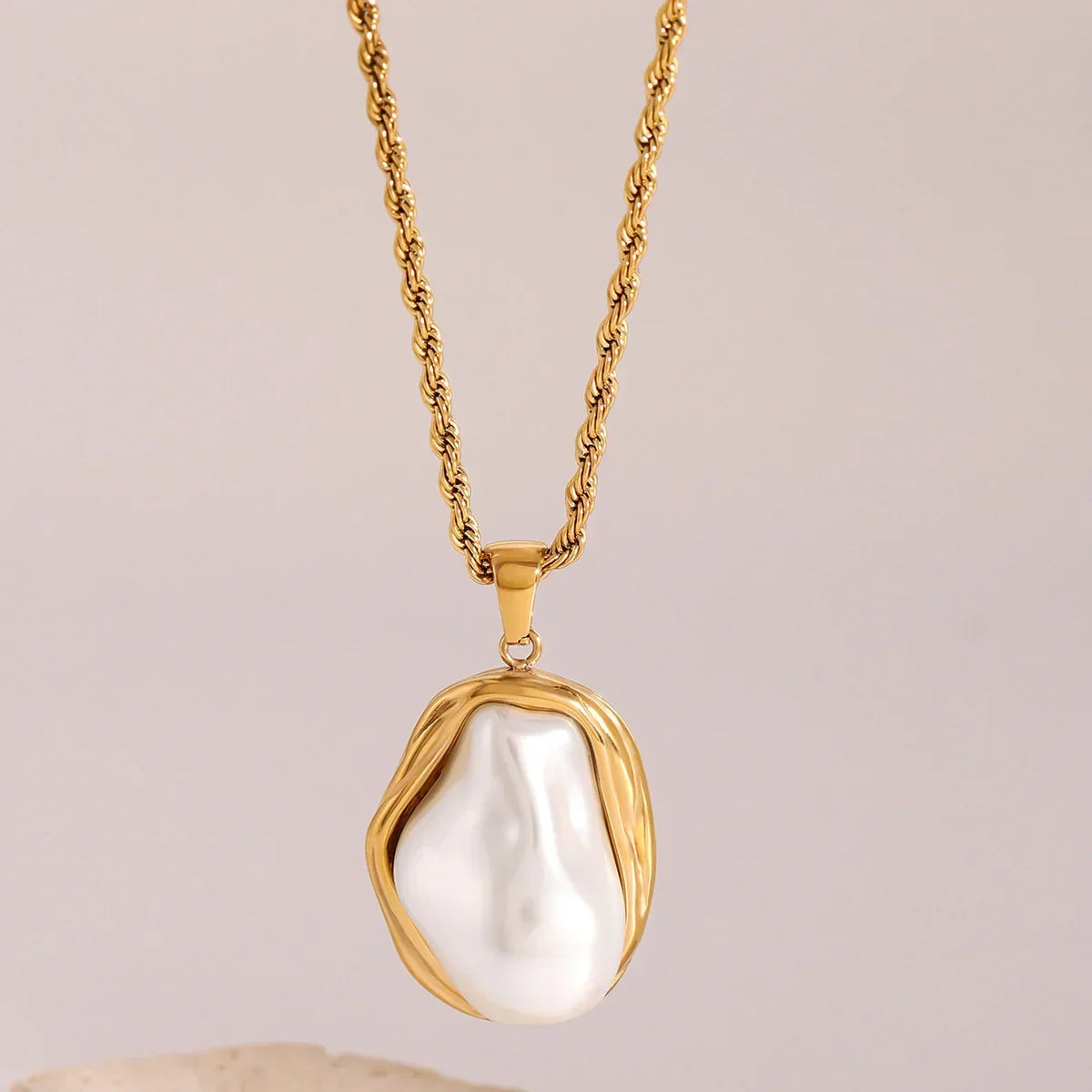 [AuraEcho]Carly Mother Of Pearl Pendant