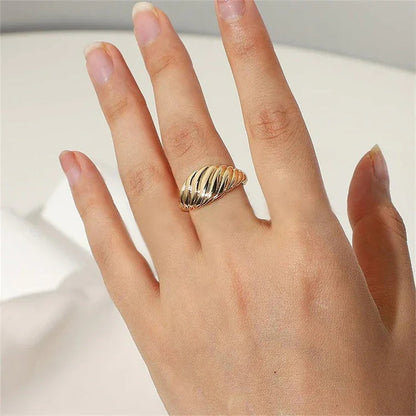 [AuraEcho]Ylenna Gold Croissant Ring