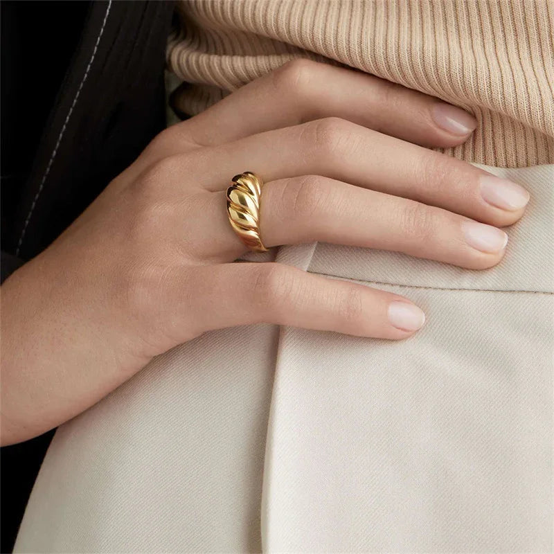 [AuraEcho]Lorelei Gold Croissant Ring
