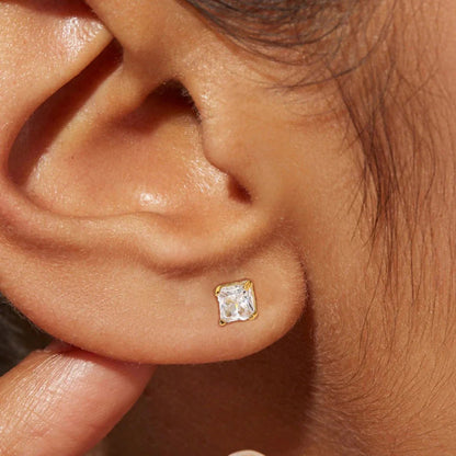 [AuraEcho]March Solitaire Gold Earrings
