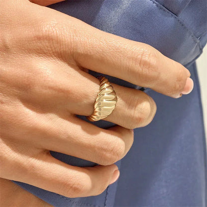 [AuraEcho]Ylenna Gold Croissant Ring