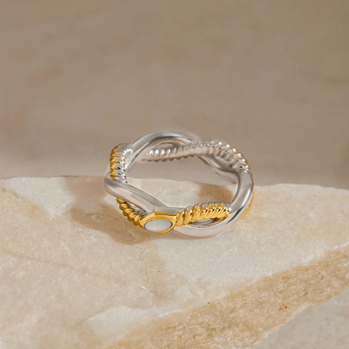 [AuraEcho]Nerisse Two-Tone Twist Ring