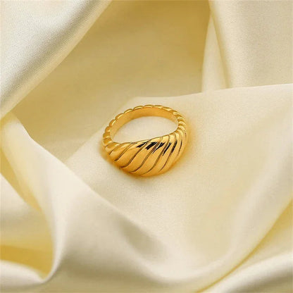 [AuraEcho]Ylenna Gold Croissant Ring