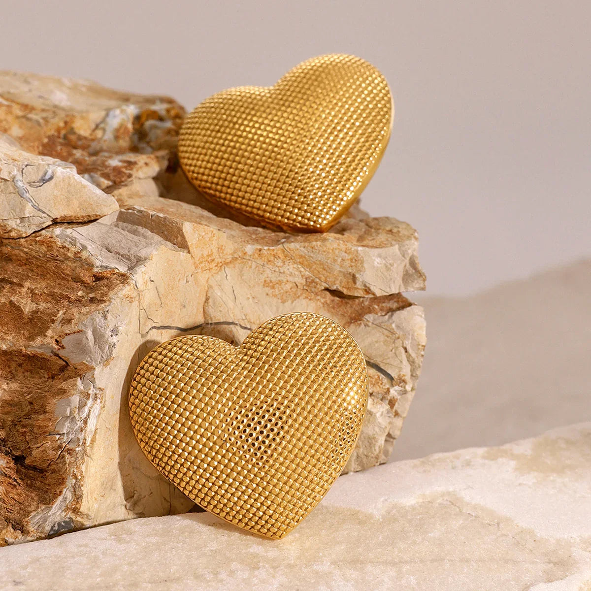 [AuraEcho]Cecelia Textured Heart Earrings