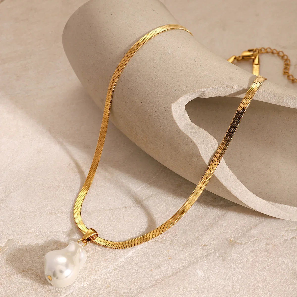 [AuraEcho]Glorietta Herringbone Pearl Necklace