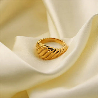 [AuraEcho]Ylenna Gold Croissant Ring