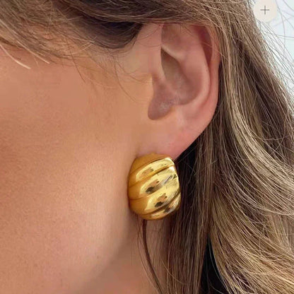 [AuraEcho]Lucina Gold Huggie Earrings