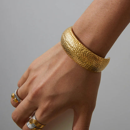 [AuraEcho]Cheyenne Textured Gold Band