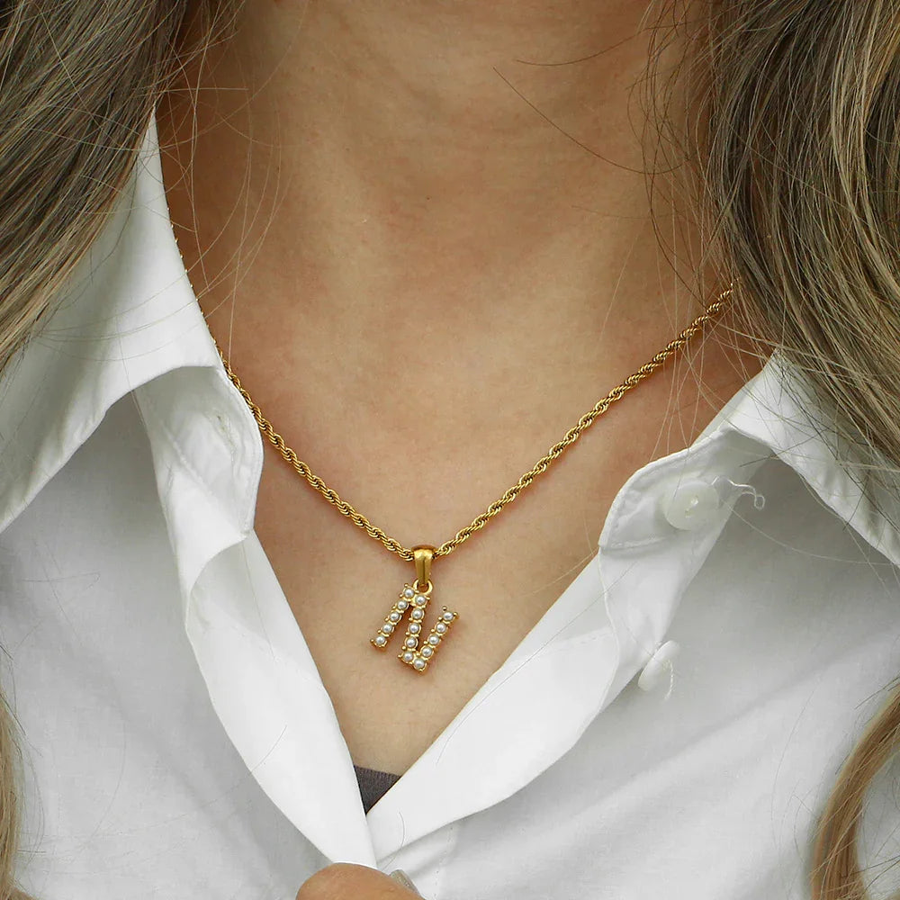 [AuraEcho]Elodie Initial Letter Pearl Necklace