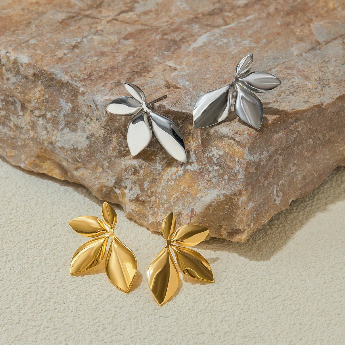 [AuraEcho]Velle Gold Petal Earrings
