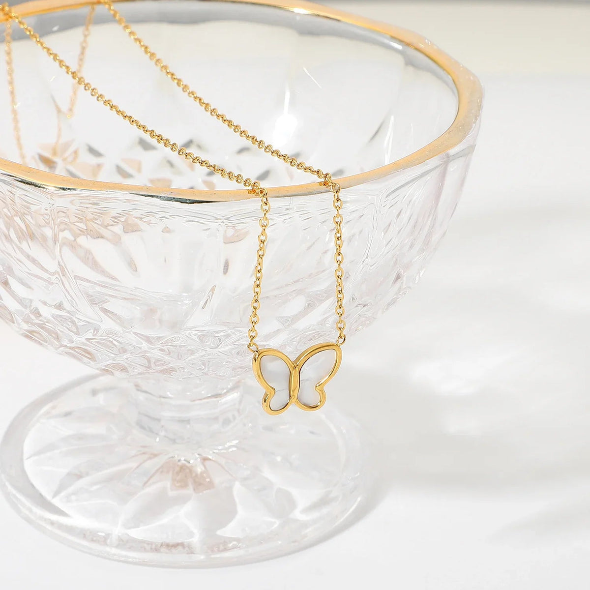 [AuraEcho]Flutterby Mother of Pearl Necklace