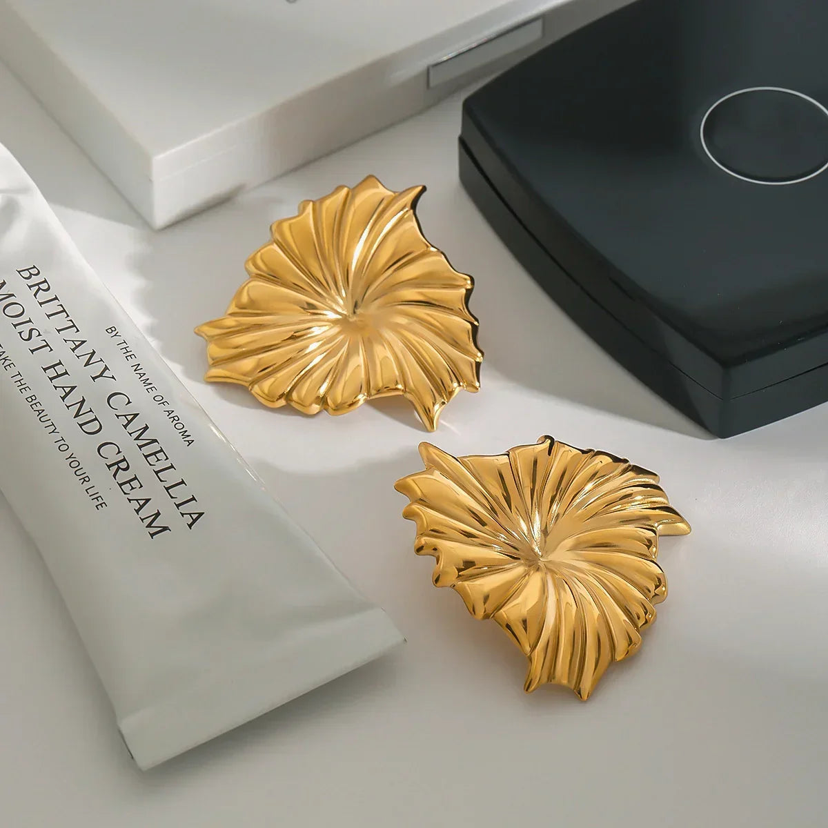 [AuraEcho]Rafaela Sculpted Petal Gold Earrings