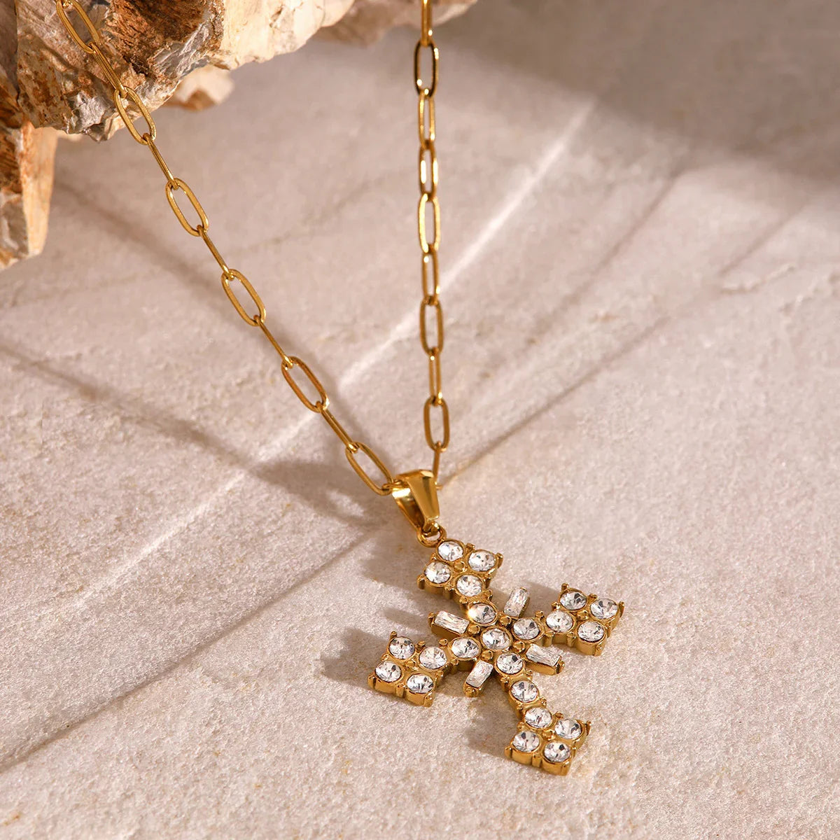 [AuraEcho]Divina Crystal Cross Necklace