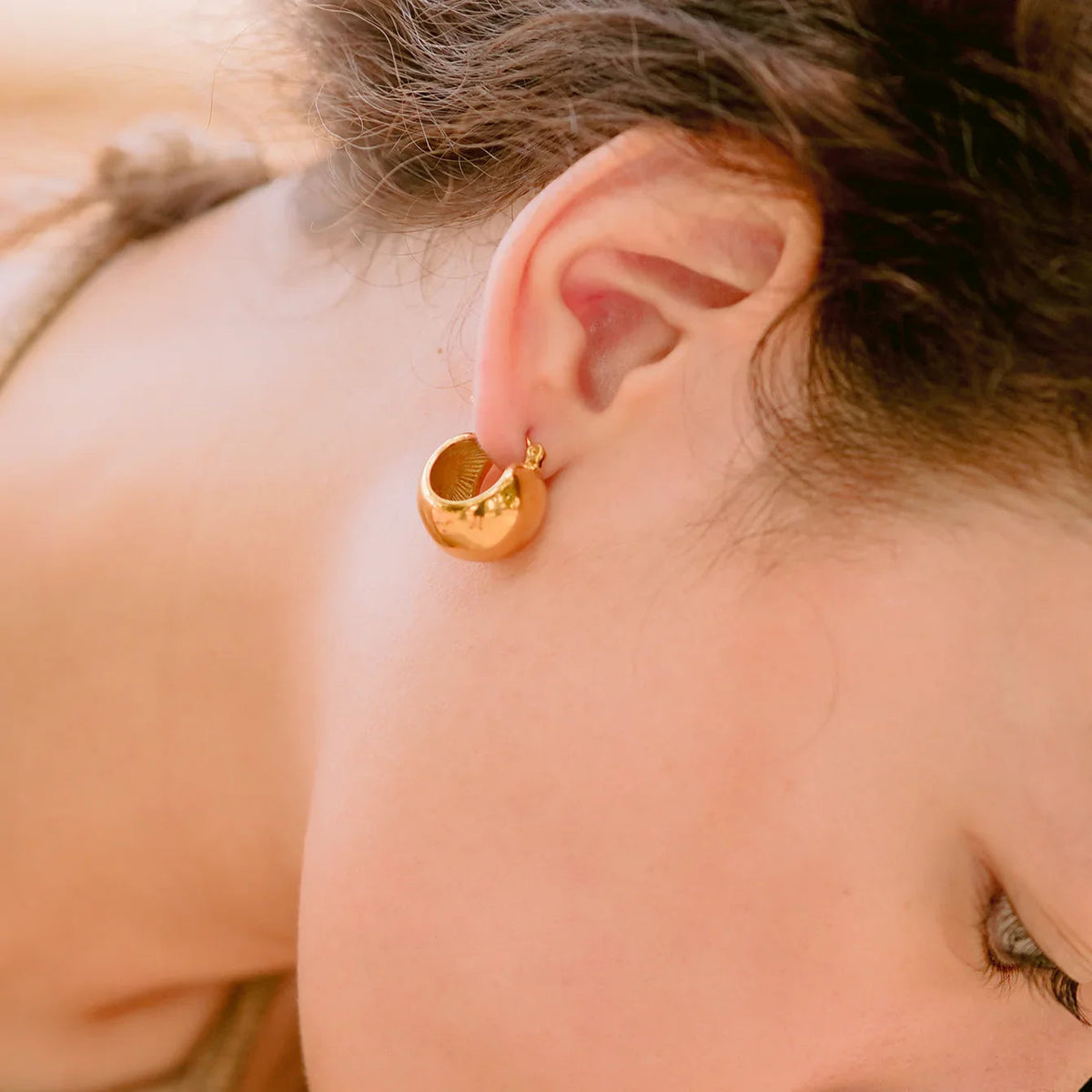 [AuraEcho]Sunna Gold Huggie Earrings