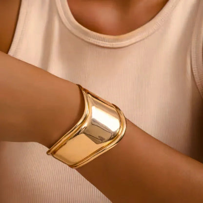 [AuraEcho]Izza Smooth Gold Cuff