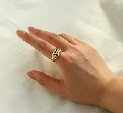[AuraEcho]Mia Gold Croissant Ring