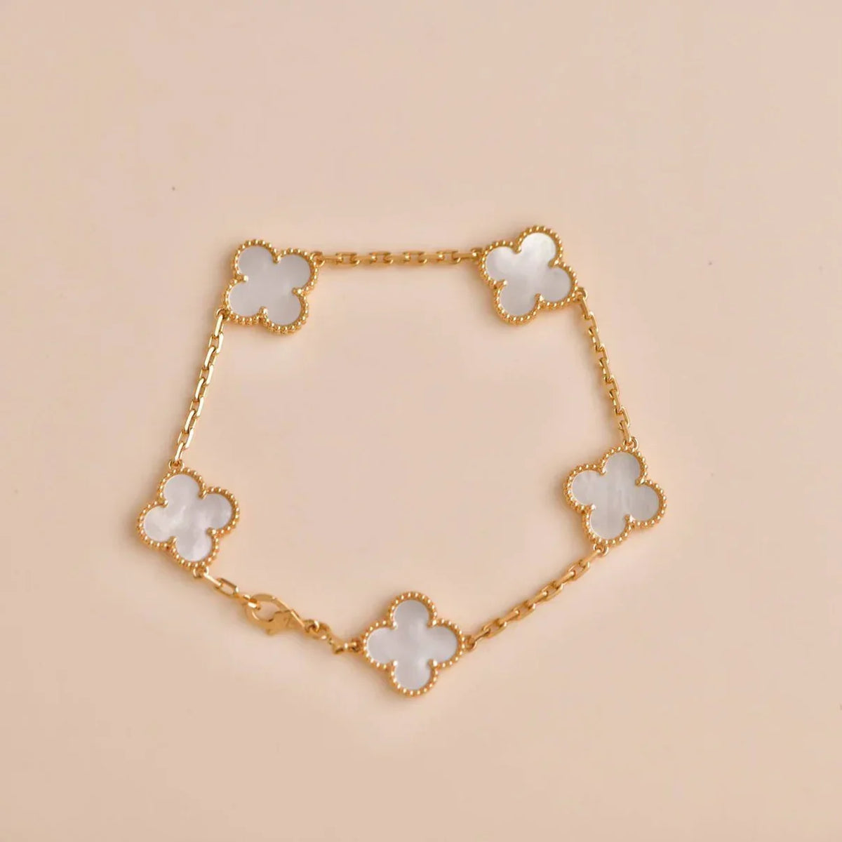 [AuraEcho]CLOVER WHITE PEARL MOP 5 MOTIF BRACELET COLLECTION